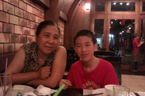  Ăn nh&agrave; h&agrave;ng 